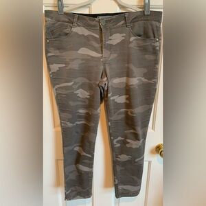 Wit & Wisdom Camouflage Skinny Jeans - Gray